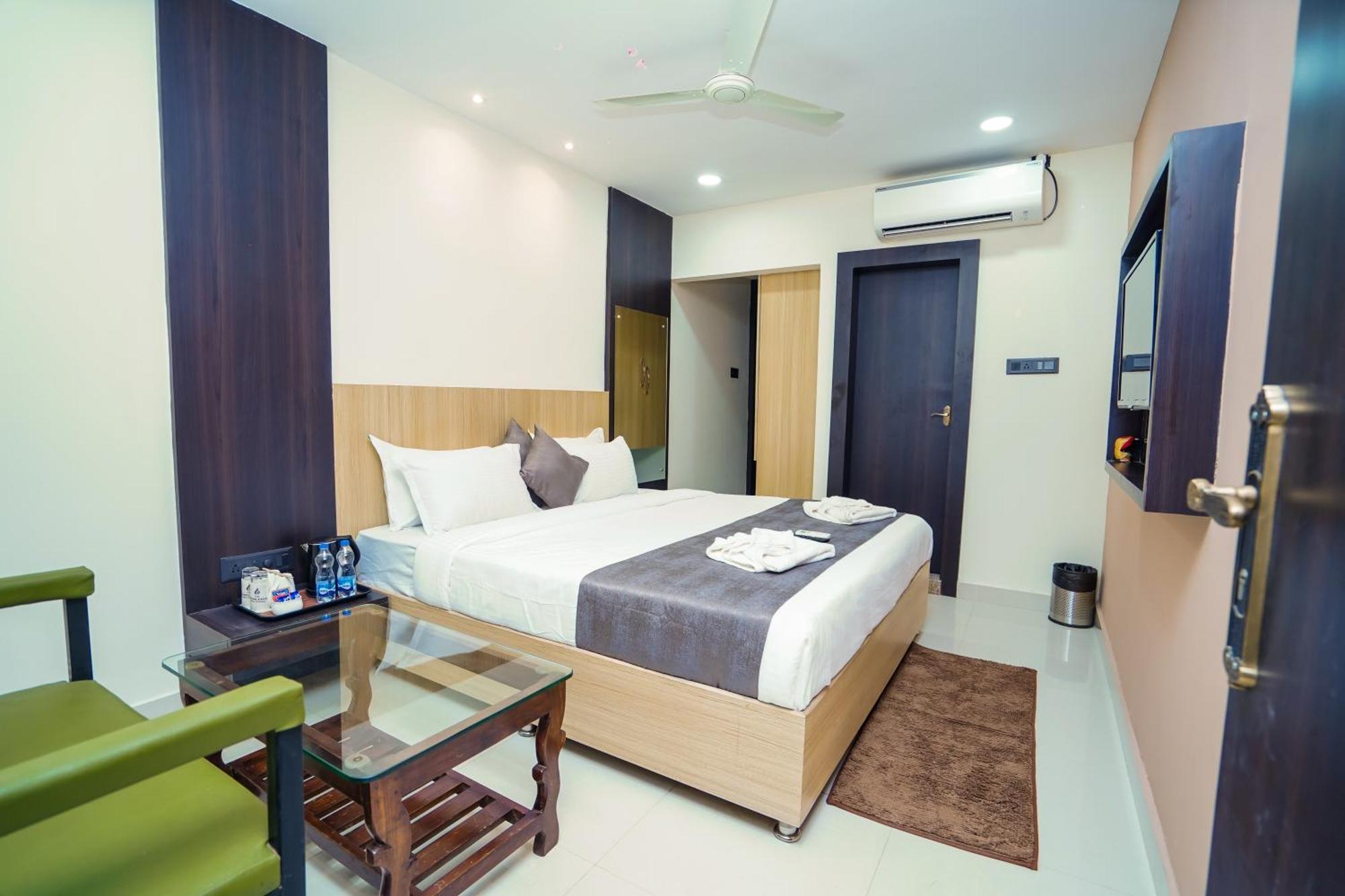 Hotel Middleton Nxt Бхубанешвар Екстериор снимка