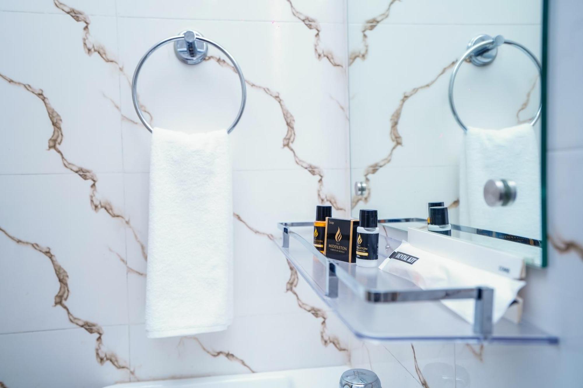 Hotel Middleton Nxt Бхубанешвар Екстериор снимка