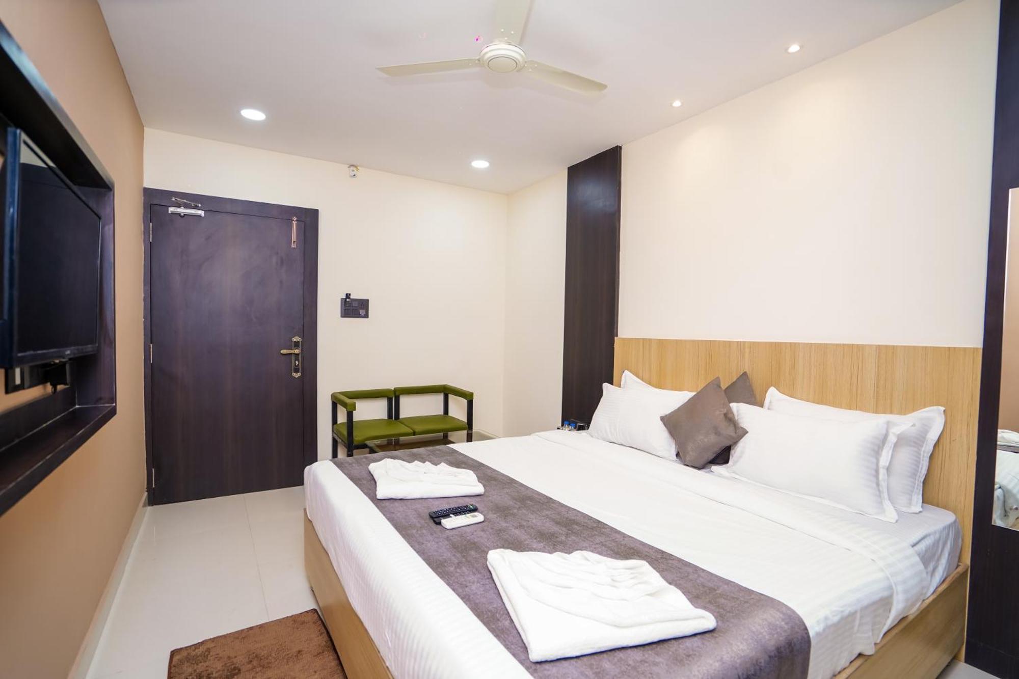 Hotel Middleton Nxt Бхубанешвар Екстериор снимка