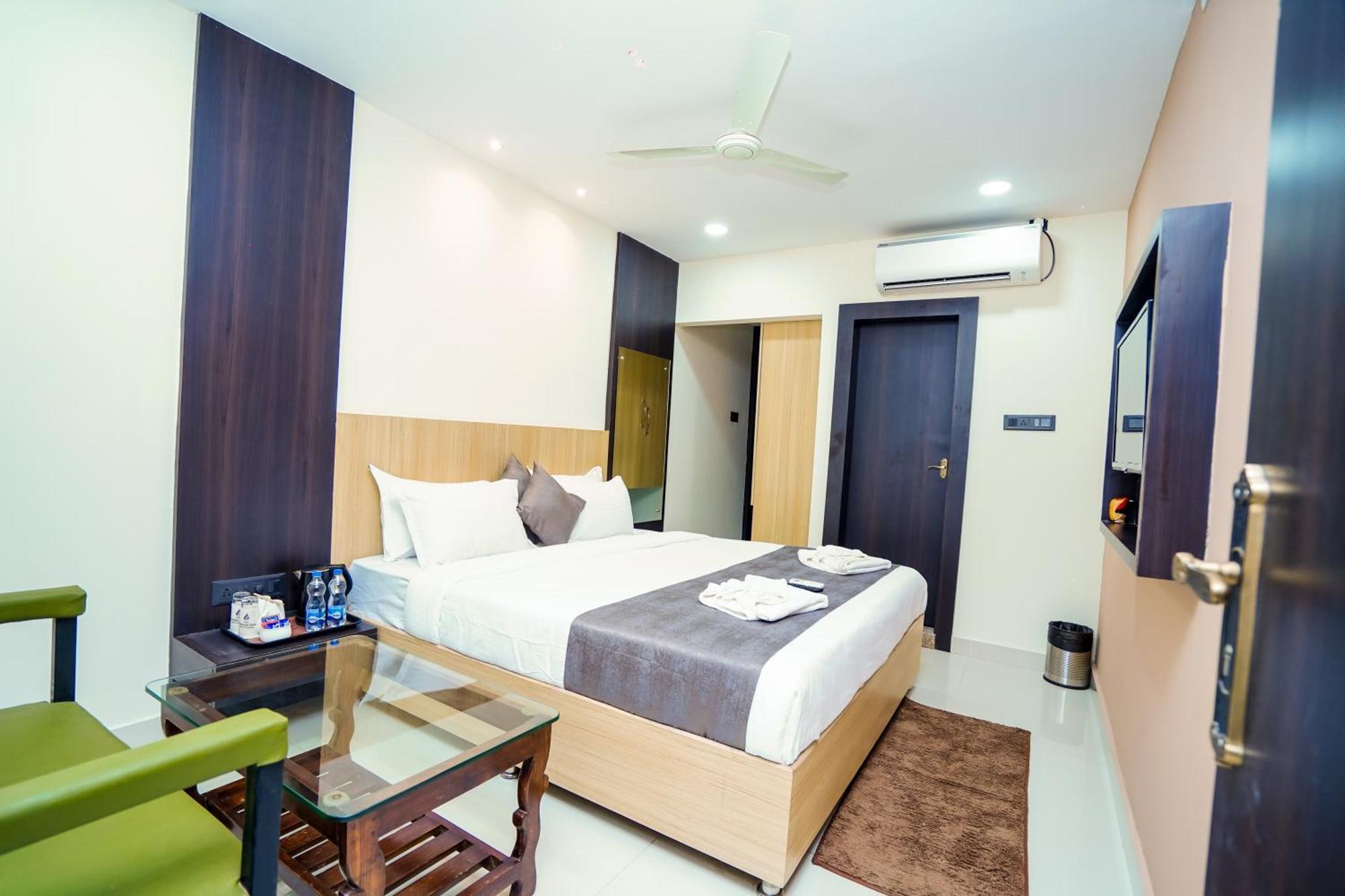 Hotel Middleton Nxt Бхубанешвар Екстериор снимка