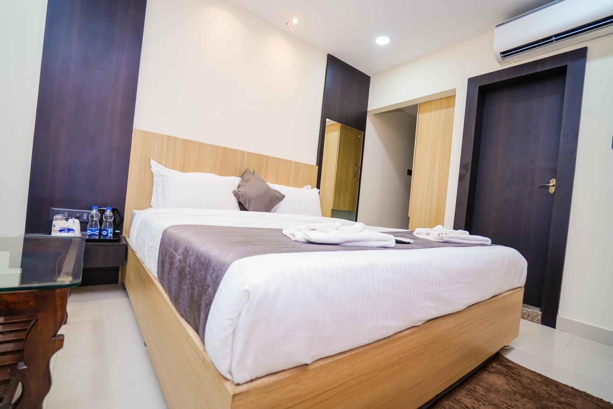 Hotel Middleton Nxt Бхубанешвар Екстериор снимка
